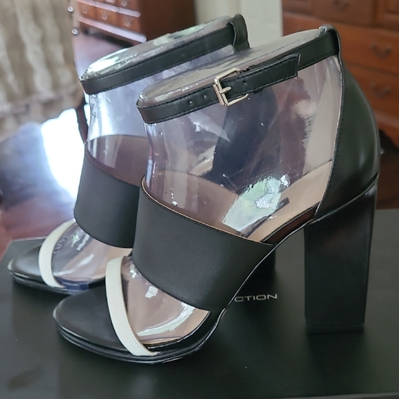 NIB French Connection Black and White Leather Strappy Heels Size 37 - Picture 1 of 5